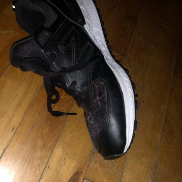 New Balance  574 Fresh Foam in Black with leather detail size 8 - Picture 6 of 7